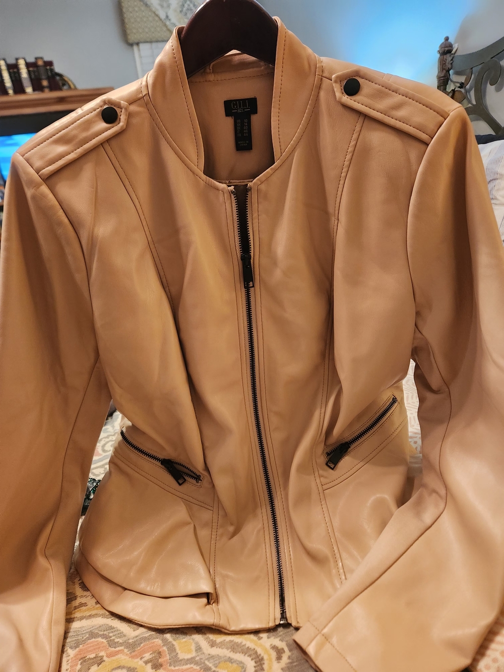 G.I.L.I. Women's Beige/Tan Leather Zip-Front Bomber Jacket